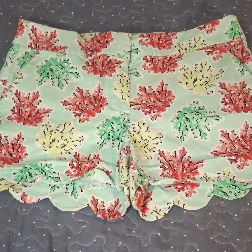 Crown & Ivy Coral Patterned Women's Shorts size 8